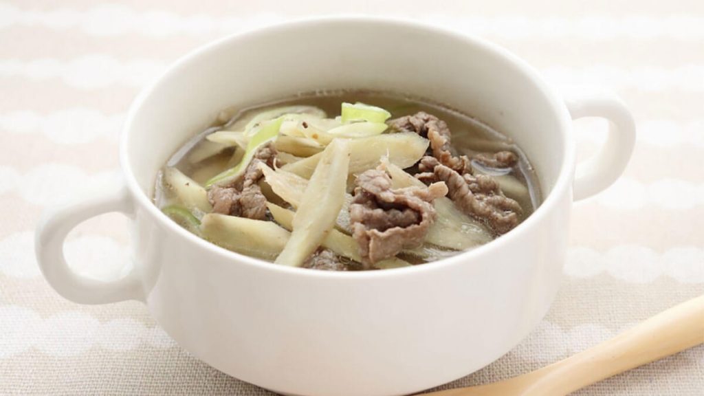 食物繊維たっぷりで大満足！牛肉とゴボウの食べる低糖質スープ